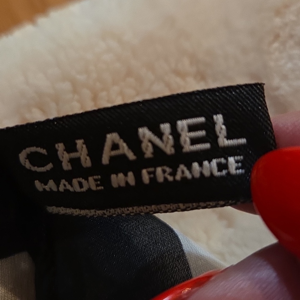 Chanel Coco RueCambon Cream Silk Scarf with Multicolor Logo Pattern - Picture 4 of 6